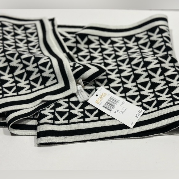 MICHAEL MICHAEL KORS Reversible Signature MK Logo Black / White Muffler Scarf - Picture 4 of 4